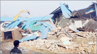 ঘোড়াশালে রেলওয়ের জায়গা থেকে চার শতাধিক অবৈধ স্থাপনা উচ্ছেদ